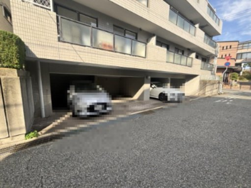 アプリーレ住吉本町の駐車場