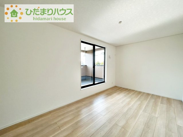 【寝室】 | つくば市大曽根第1　新築戸建　3号棟 | バルコニーに面していて、たっぷり光りの入る明るい主寝室です！