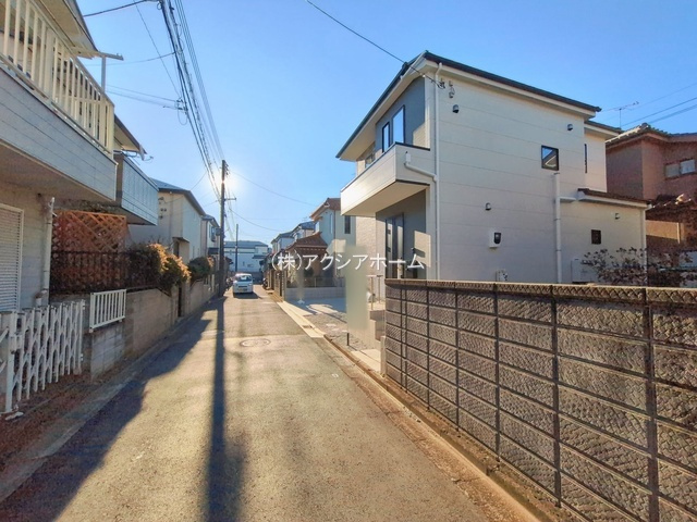 所沢市和ケ原2丁目・全1棟　新築一戸建　の前面道路含む現地写真