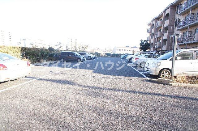 シャトレー千葉寺の駐車場
