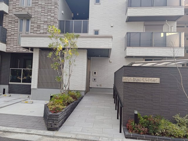 シャーメゾン若園のエントランス