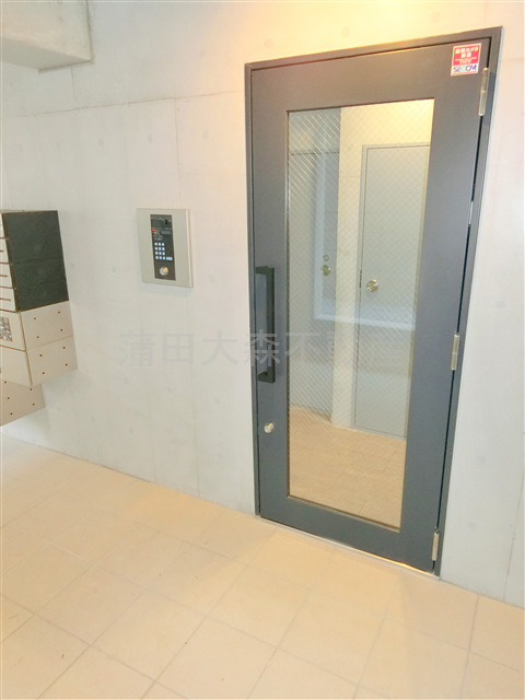 AVENIRアヴェニール池上のエントランス|防犯カメラTVモニター付オートロック　SECOM　エントランス