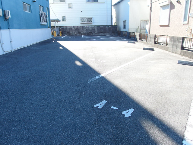 西町ハイツの駐車場