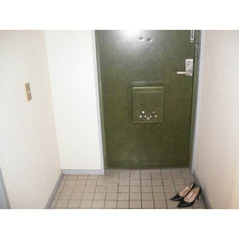 西町ハイツの玄関