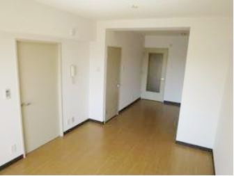 鉄飛坂マンション（テッピザカ）の居間・リビング