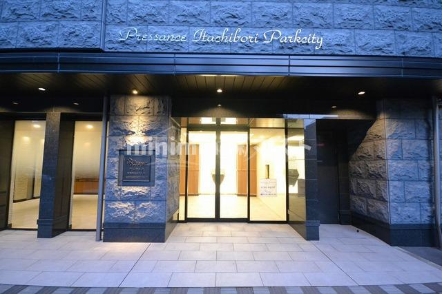 プレサンス立売堀パークシティのエントランス