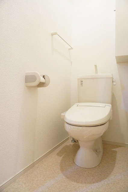 サンリットヴィレッジ　Ⅰのトイレ|落ち着いた色調のトイレです