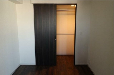 【収納】 | コンフォリア新中野 | クローゼット完備。