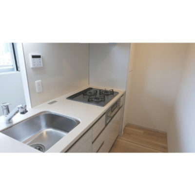 【キッチン】 | コンフォリア新中野 | 3口ガスコンロのシステムキッチン。グリル付き。