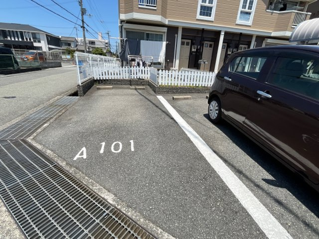 パルトネールＦ１の駐車場