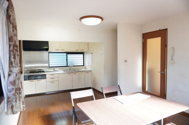 越谷市大字弥十郎 中古戸建の居間・リビング