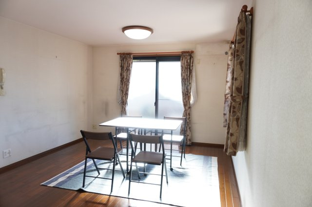 越谷市大字弥十郎 中古戸建の居間・リビング