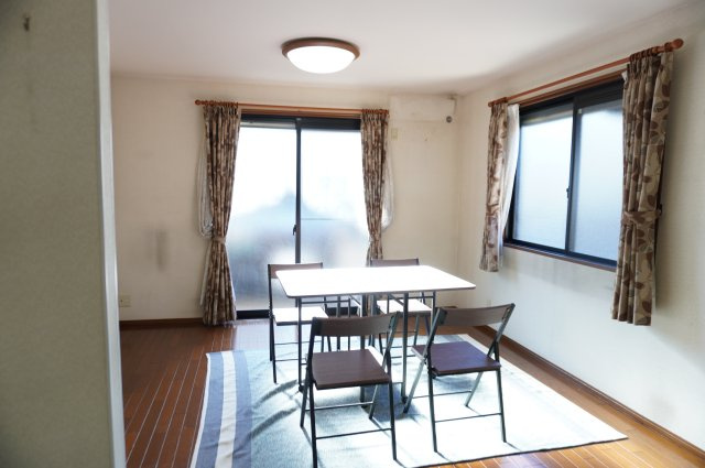 越谷市大字弥十郎 中古戸建の居間・リビング