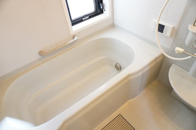 越谷市大字弥十郎 中古戸建の浴室