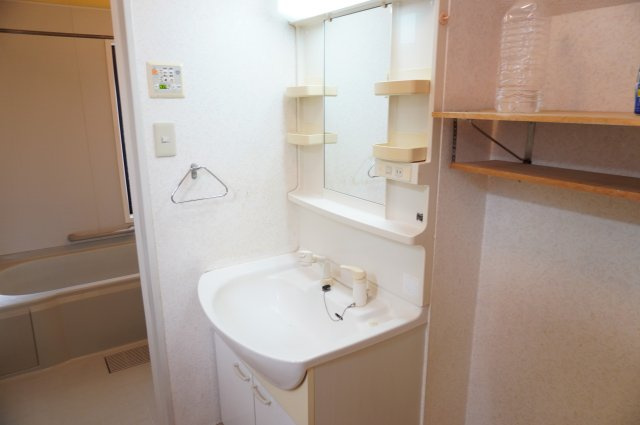 越谷市大字弥十郎 中古戸建の独立洗面台
