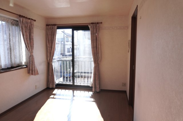 越谷市大字弥十郎 中古戸建の洋室