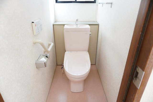 越谷市大字弥十郎 中古戸建のトイレ|2階