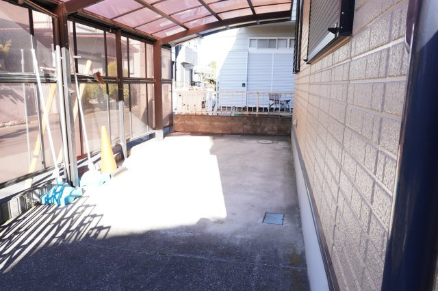 越谷市大字弥十郎 中古戸建の駐車場