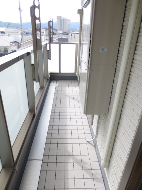 ハープアベニュー長岡京のバルコニー