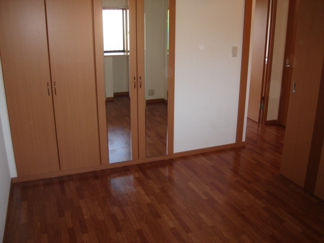 フラワーヒルの内装|洋室(姿鏡付きＣＬ)