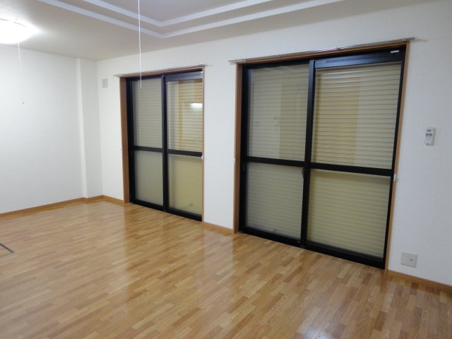 フラワーヒルのその他|シャッター雨戸（参照）