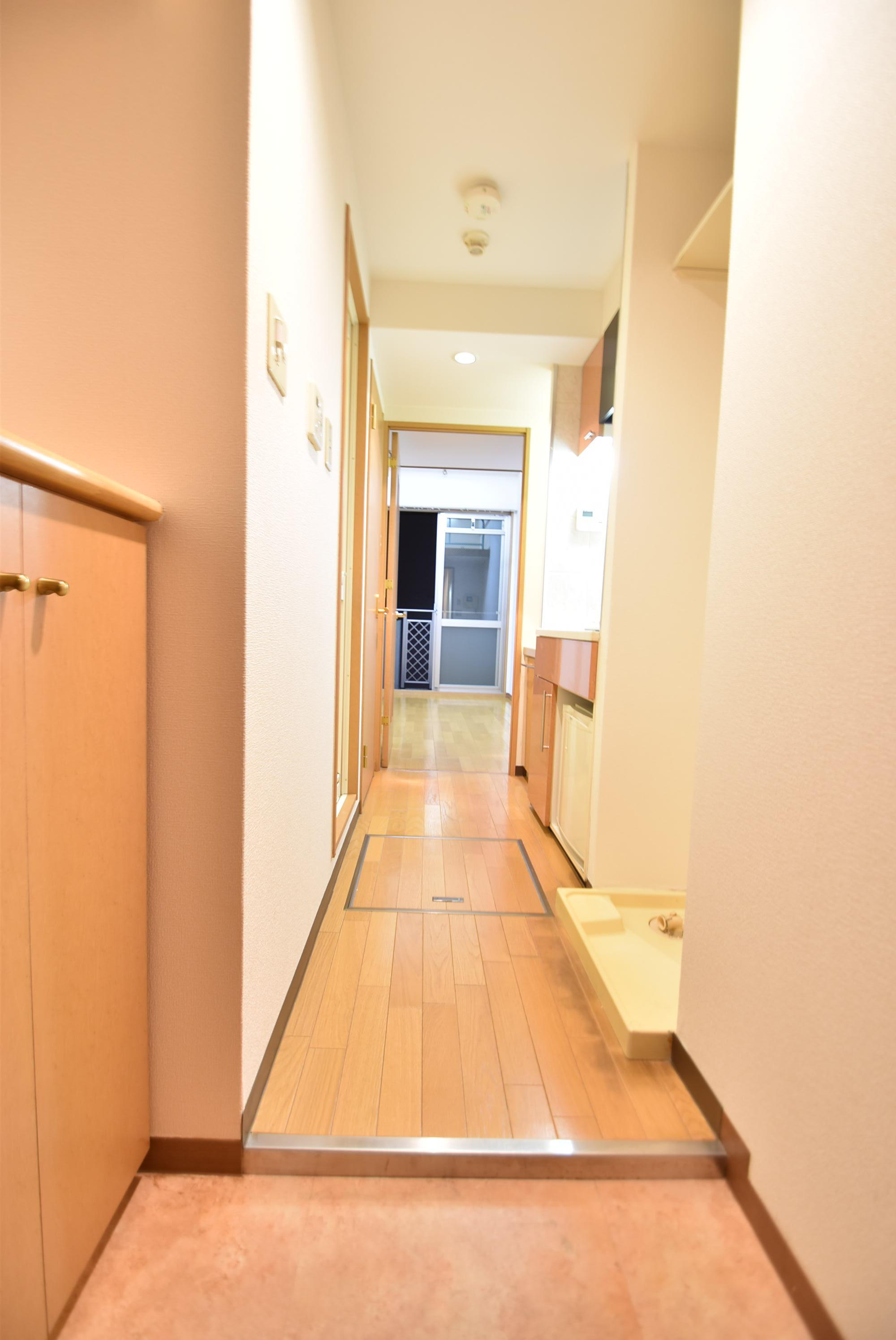 大阪市都島区片町２丁目の賃貸マンションの玄関