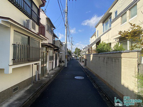 下鴨膳部町 中古テラスの前面道路含む現地写真