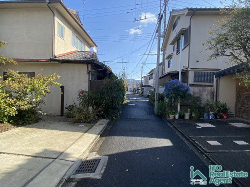 下鴨膳部町 中古テラスの前面道路含む現地写真