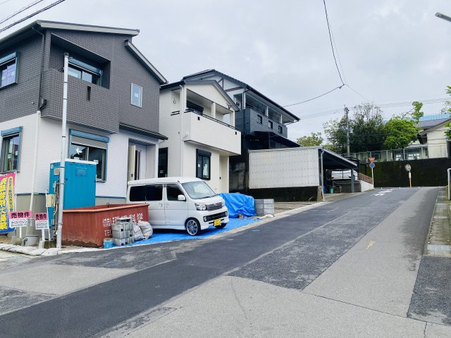明和2丁目　Spacio　A棟の前面道路含む現地写真|南面道路沿い。