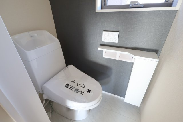 《仲介手数料無料》浦和区皇山町6-9新築一戸建てリーブルガーデンのトイレ