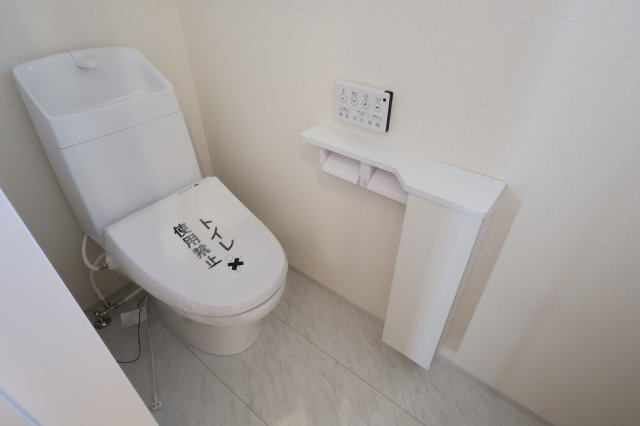 《仲介手数料無料》浦和区皇山町6-9新築一戸建てリーブルガーデンのトイレ