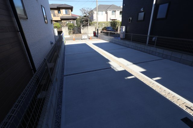 《仲介手数料無料》浦和区皇山町6-9新築一戸建てリーブルガーデンの駐車場