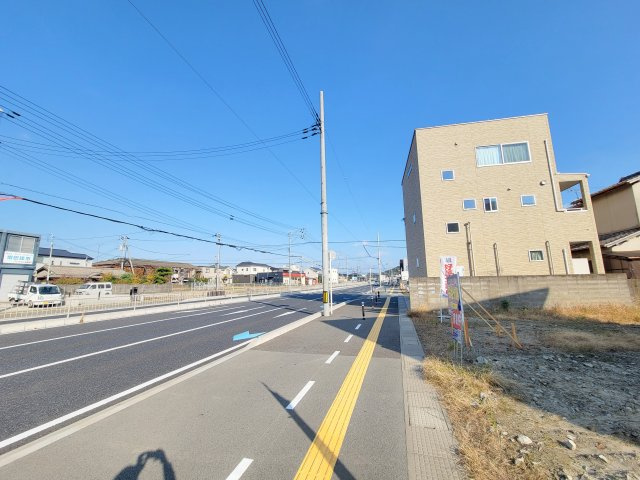 ライフフィールド西浜3丁目1区画の前面道路含む現地写真
