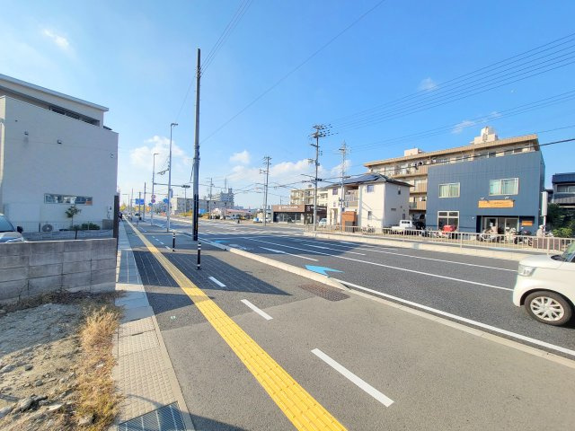 ライフフィールド西浜3丁目1区画の前面道路含む現地写真