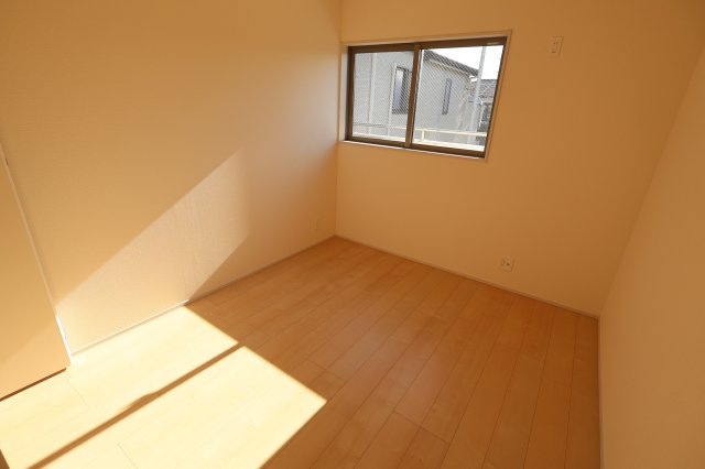 《仲介手数料無料》浦和区皇山町6-9新築一戸建てリーブルガーデンの洋室