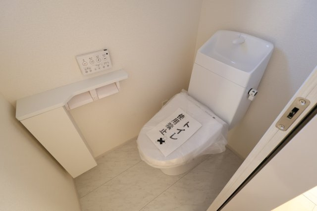 《仲介手数料無料》浦和区皇山町6-9新築一戸建てリーブルガーデンのトイレ