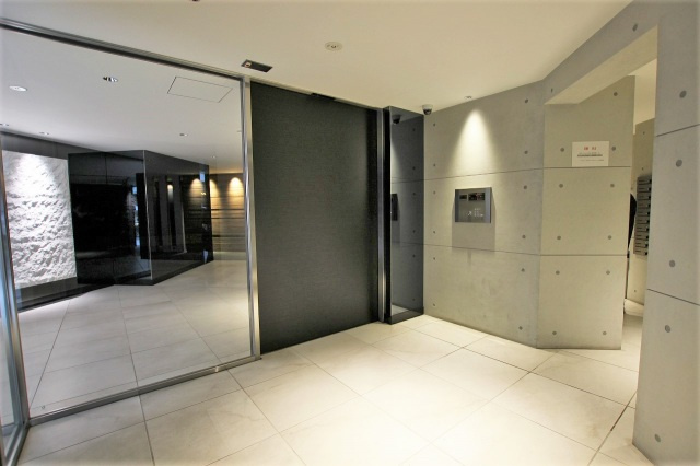 S-RESIDENCE緑橋駅前のロビー