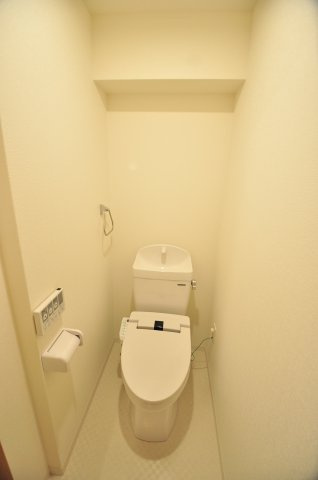 大阪市城東区成育３丁目の賃貸マンションのトイレ