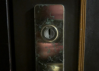 【防犯設備】 | プラタスガーデンつきみ野 | 当然のことではありますが、オートロックやセンサーライト、ホームセキュリティーなどの防犯設備があれば、小さいお子様がいるご家庭も安心ですよね！まず物件購入の際は、防犯設備もチェックするようにしましょう。