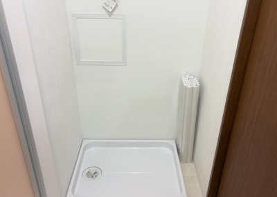 【ランドリースペース】 | プラタスガーデンつきみ野 | ランドリースペースも気になります。洗濯機置場があり「洗う、干す、取り込む、アイロンがけ、たたむ」など、洗濯に関する家事をするための空間です。広さや収納など付帯設備も含めて、詳細は現地でご確認ください。