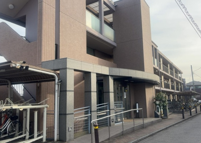 【構造・工法・仕様】 | プラタスガーデンつきみ野 | ＲＣ造、Reinforced Concreteは直訳すると補強されたコンクリートです。主に柱や梁・床・壁が鉄筋とコンクリートで構成おり、鉄筋を組んだ型枠にコンクリートを流し込んで固めたものを指します。