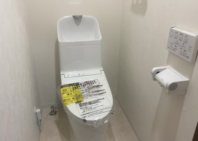 【トイレ】 | プラタスガーデンつきみ野 | トイレは大きさや形、機能、抗菌性などが異なる多種多彩なタイプが各メーカーから出ています。それぞれに良さがあるため、事前にどういったタイプのトイレがいいのかをご家庭内で決めて、内見に行くといいでしょう。