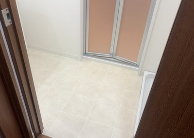 【脱衣所】 | プラタスガーデンつきみ野 | 洗面脱衣所は「体を綺麗に整える場所」という目的と役割を持っています。そして便利で使い勝手のいい「体を綺麗に整える場所」にするためには、配置や動線、照明や収納計画をしっかりと検討しておく必要があります。