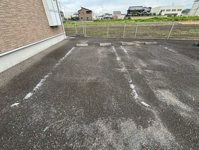 シャン・ド・フルールの駐車場