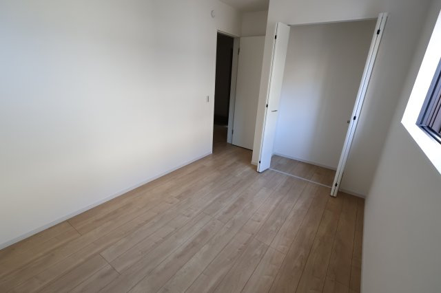 《仲介手数料無料》南区神明２丁目1-11(全1戸)新築一戸建てKEIAI GRACEの洋室