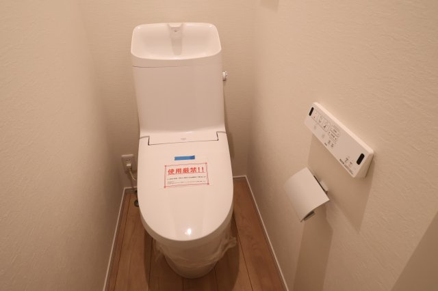 《仲介手数料無料》南区神明２丁目1-11(全1戸)新築一戸建てKEIAI GRACEのトイレ