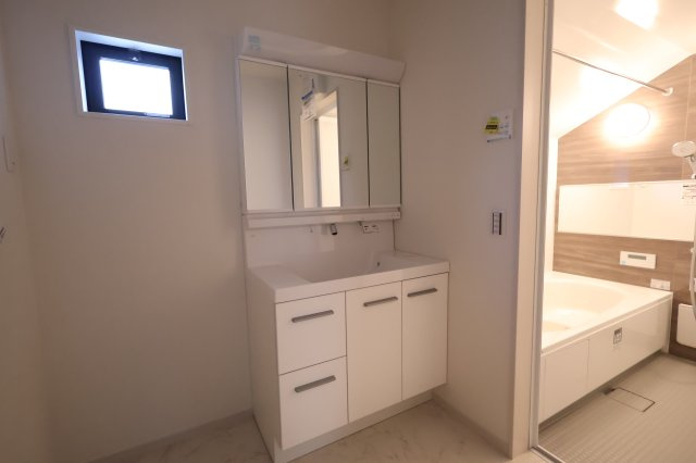 《仲介手数料無料》南区神明２丁目1-11(全1戸)新築一戸建てKEIAI GRACEの独立洗面台