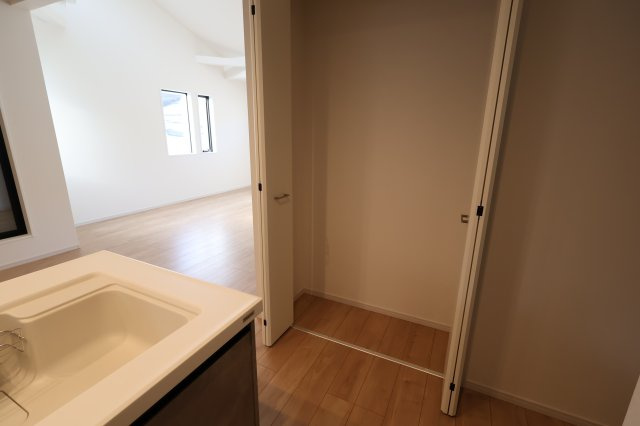 《仲介手数料無料》南区神明２丁目1-11(全1戸)新築一戸建てKEIAI GRACEの収納