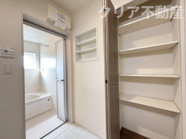 【収納】 | 藤岡市下栗須1号棟 | 洗面には収納が多く買い置きに便利です♪