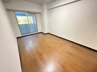 【洋室】 | 移瀬ガーデンハイツ | バルコニーに面した洋室7.7帖です♪明るく開放的な室内です！１